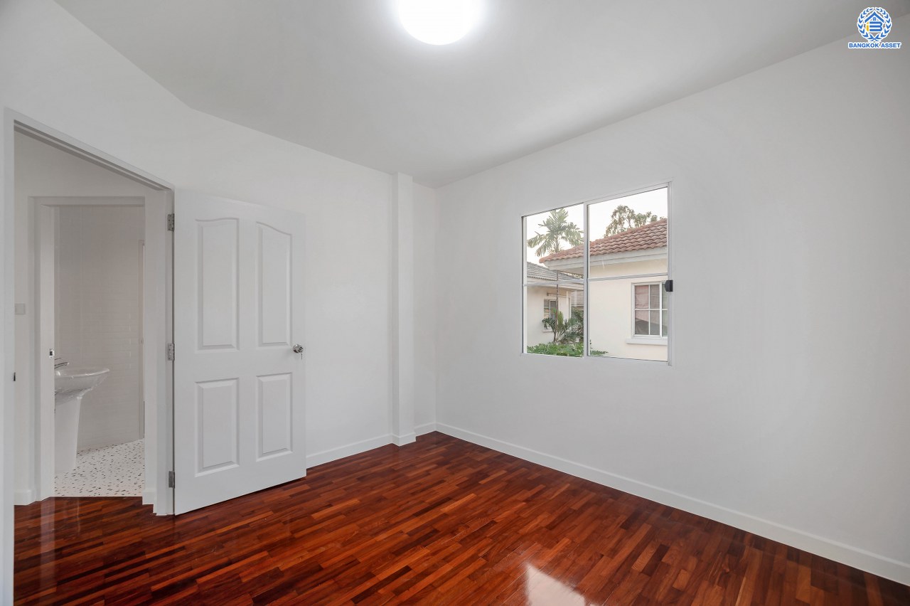 บ้านมือสองตกแต่งใหม่ โครงการ ชัยพฤกษ์ ติวานนท์-ราชพฤกษ์1 หลังมุม เนื้อที่ 68.4 ตร.ว. ฟังก์ชัน 3 ห้องนอน 2 ห้องน้ำ จอดรถได้ 2 คัน สภาพแวดล้อมดี บนทำเลศักยภาพ หน้าโครงการติดถนนใหญ่ เชื่อมต่อถนนราชพฤกษ์ ใกล้จุดขึ้นทางด่วน "ศรีสมาน" ใกล้ห้าง "เซ็นทรัล เวสต์เกต" และ "โรบินสัน ไลฟ์สไตล์ ศรีสมาน"...